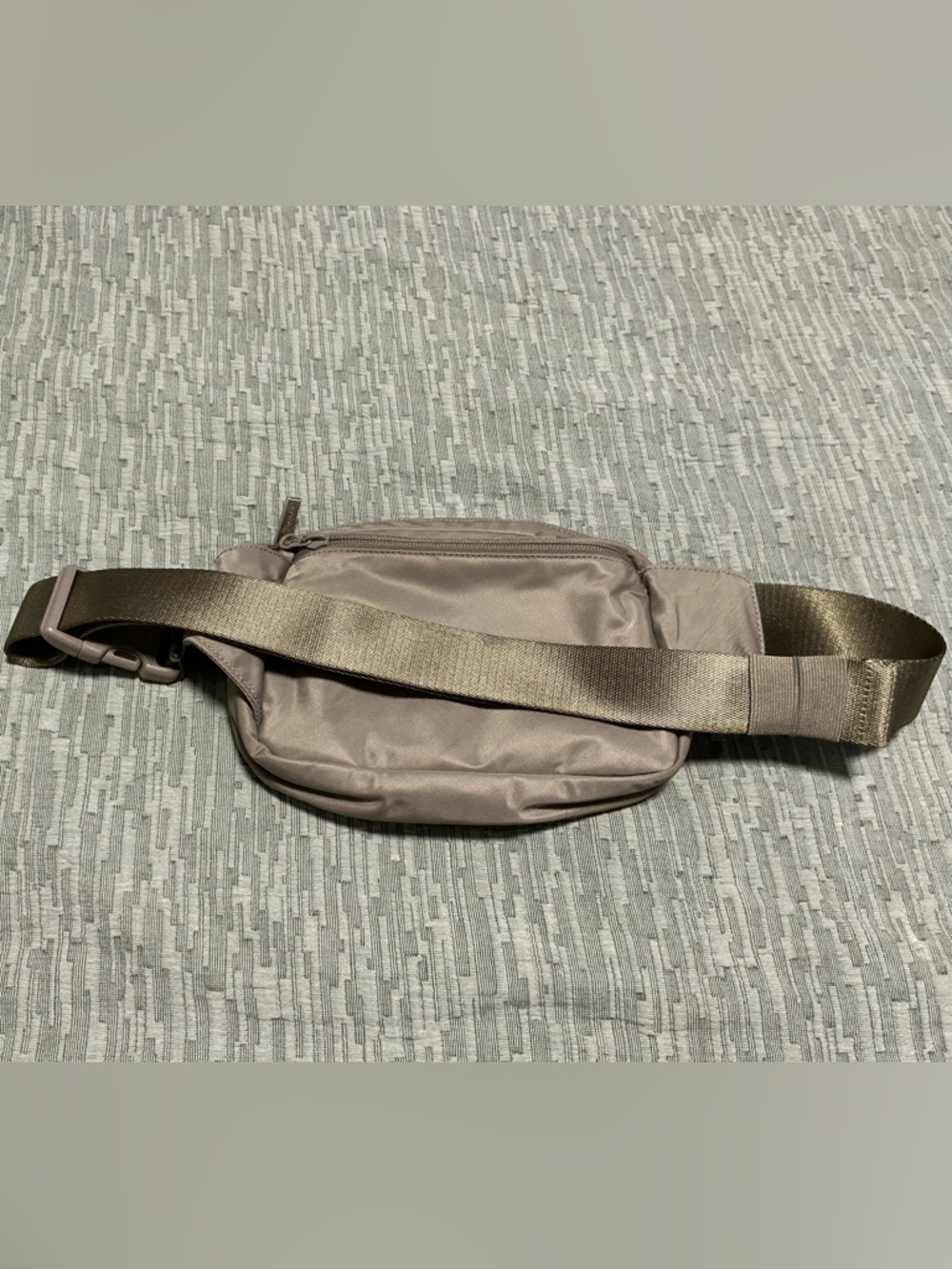 lululemon athletica Men's Taupe/Natural Belt Bag - Picture 2 of 3